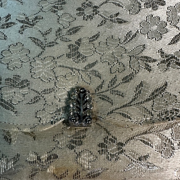 Pegi Paris Cream and Silver Floral Vintage Clutch Purse - Picture 4 of 12